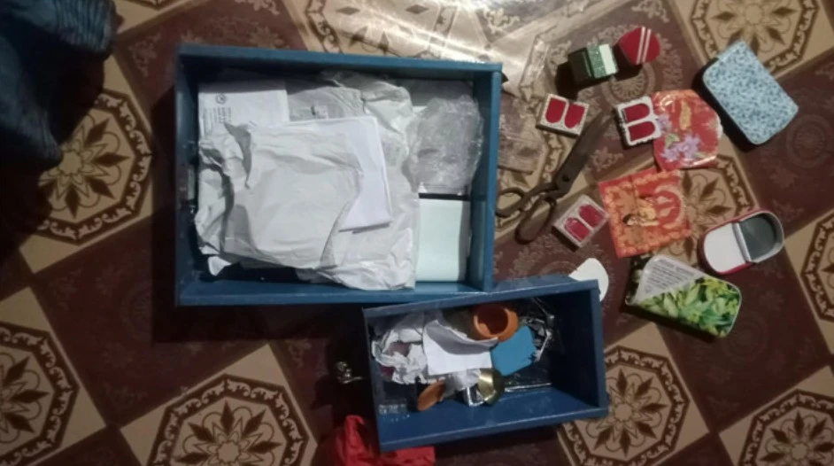 বসতঘরের দরজা ভেঙে ৫ ভরি স্বর্ণ চুরি
